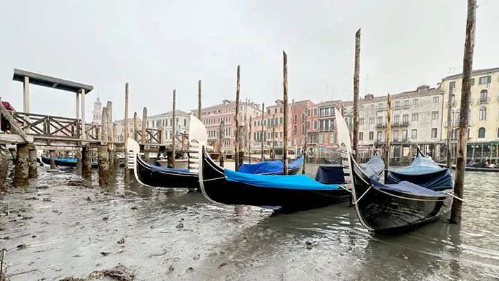 Kênh đào Venice cạn nước