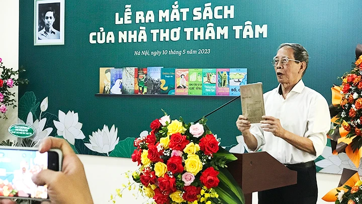 Ông Nguyễn Tuấn Khoa chia sẻ về quá trình sưu tầm tác phẩm của nhà thơ Thâm Tâm giai đoạn trước năm 1945.