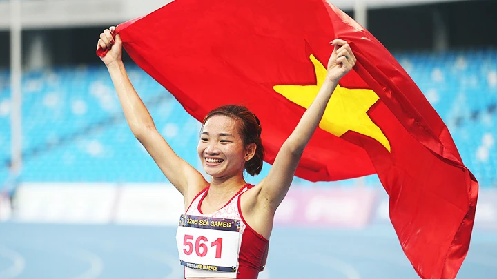 Vận động viên Nguyễn Thị Oanh giành bốn HCV tại SEA Games 32.