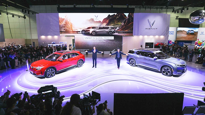 VF e35 và e36 chính thức được ra mắt tại Sự kiện Triển lãm Los Angeles Auto Show 2021. Ảnh: VINFAST