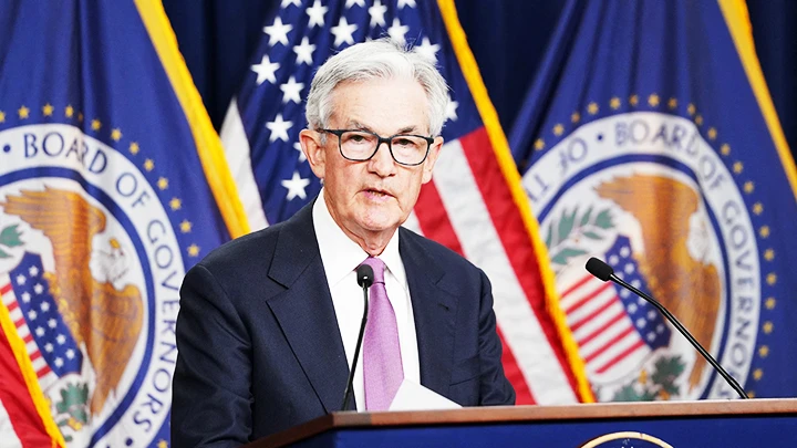 Chủ tịch FED Jerome Powell tuyên bố giữ nguyên lãi suất. Ảnh: CNN