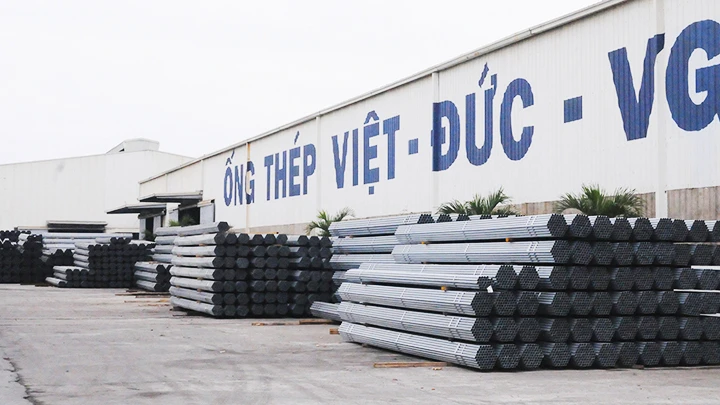 Thép xuất khẩu của Việt Nam là sản phẩm phải ứng phó với nhiều vụ việc phòng vệ thương mại. Ảnh: NAM ANH