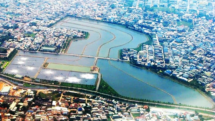 Các nhà máy xử lý nước thải tại Thành phố Hồ Chí Minh mới chỉ xử lý được khoảng 200.000 m3/ngày, còn lại đổ thẳng ra sông, kênh, rạch.