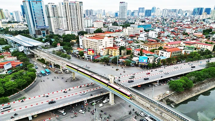 Các bộ, ngành, địa phương đang nỗ lực thực hiện giải ngân vốn đầu tư công. Ảnh: BÁO CÔNG LÝ