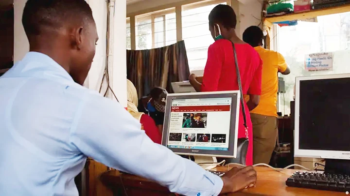 Truy cập internet vẫn còn khó khăn tại châu Phi. Ảnh: AFP