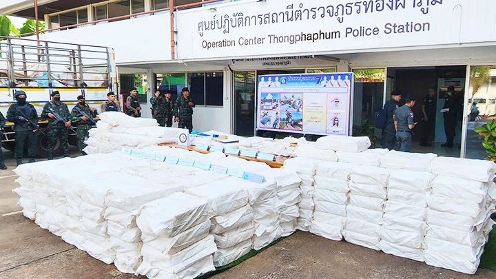 Lượng ma túy đá lớn bị giới chức Thailand thu giữ trong chiến dịch tại Kanchanaburi. Ảnh: ASAHI