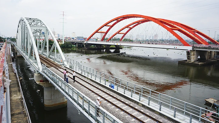 Thành phố Hồ Chí Minh tăng cường đột phá đầu tư hạ tầng giao thông.
