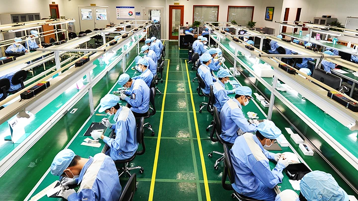 Việt Nam đang là điểm thu hút nhiều nhà đầu tư nước ngoài. Ảnh: HẢI NAM