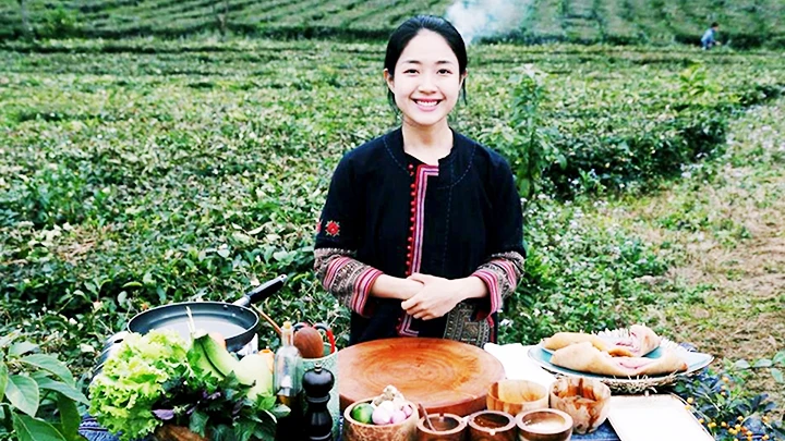 YouTuber Nguyễn Khánh Vương Anh giới thiệu ẩm thực Việt trên trang của mình.