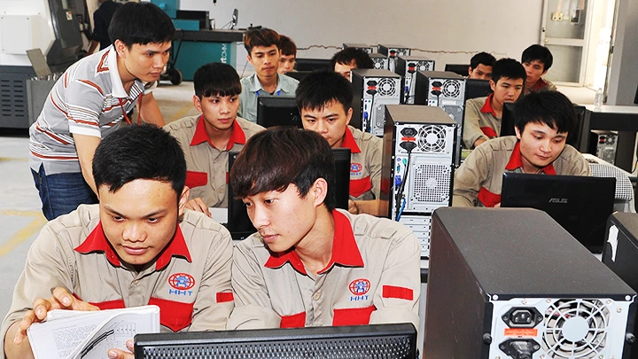 Đào tạo kỹ thuật công nghệ tại Trường cao đẳng Công nghệ cao Hà Nội. Ảnh: NAM HẢI