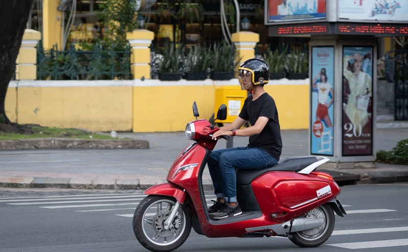 Thêm gói thuê pin cho xe máy điện