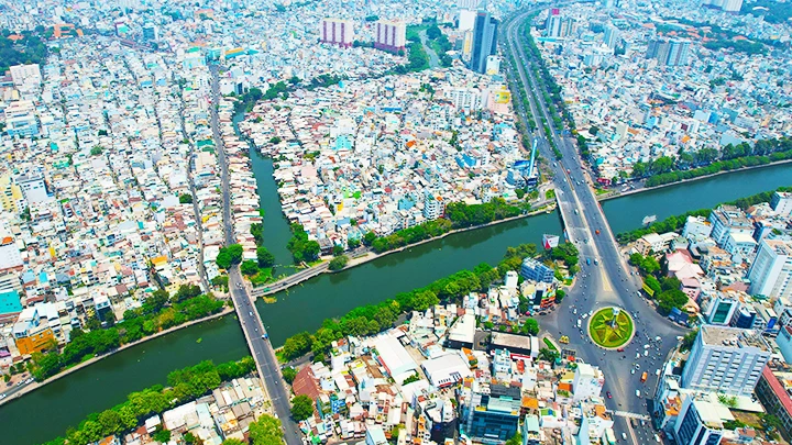 Dự án cải tạo Rạch Xuyên Tâm được UBND Thành phố Hồ Chí Minh phê duyệt từ năm 2002, kéo dài hơn 20 năm vẫn chưa xong.