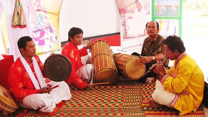 Cần có bảo tàng nghệ thuật để vừa trưng bày hiện vật vừa biểu diễn nghệ thuật phục vụ công chúng tham quan.