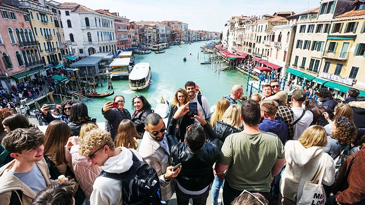 Venice đối mặt tình trạng quá tải du lịch. Ảnh: BLOOMBERG