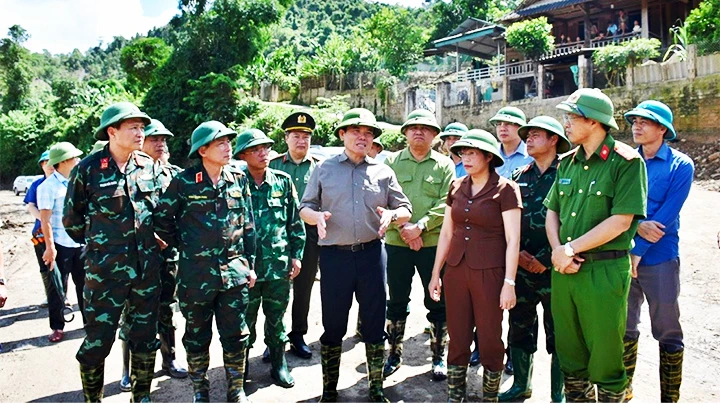 Phó Thủ tướng Trần Lưu Quang chỉ đạo khắc phục hậu quả lũ quét tại Mường Pồn.