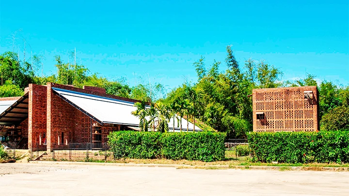 Xưởng đất nung Terra Cotta Workshop.