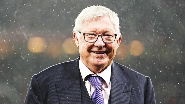 Man United cắt lương của Alex Ferguson