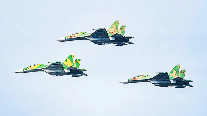 Những chiếc Su30-MK2 đang diễn tập.