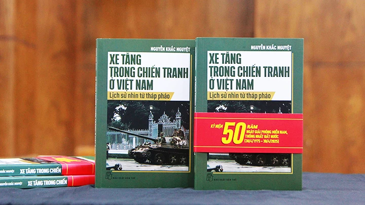 Sách về tăng thiết giáp anh hùng