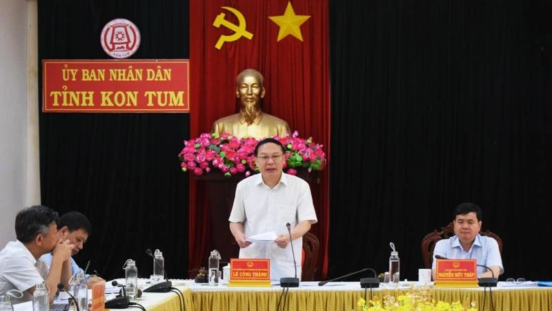 Đồng chí Lê Công Thành phát biểu tại buổi làm việc.