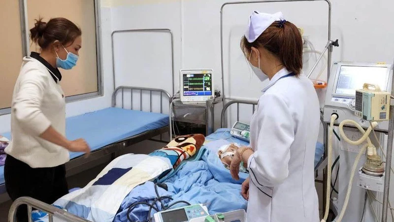 Bé C.P.L. đang được điều trị tại Bệnh viện đa khoa tỉnh Lâm Đồng.