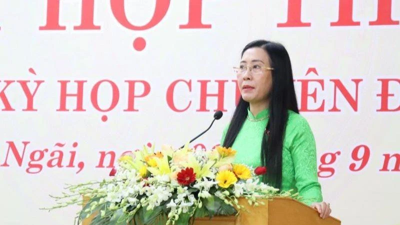 Bí thư Tỉnh ủy, Chủ tịch Hội đồng nhân dân tỉnh Quảng Ngãi Bùi Thị Quỳnh Vân phát biểu tại kỳ họp.