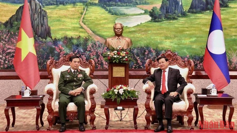 Tổng Bí thư, Chủ tịch nước Lào Thongloun Sisoulith tiếp Đại tướng Phan Văn Giang. (Ảnh: Trịnh Dũng)