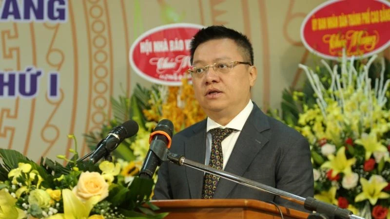 Đồng chí Lê Quốc Minh, Ủy viên Trung ương Đảng, Tổng Biên tập Báo Nhân Dân, Phó Trưởng Ban Tuyên giáo Trung ương, Chủ tịch Hội Nhà báo Việt Nam, phát biểu ý kiến tại buổi lễ.