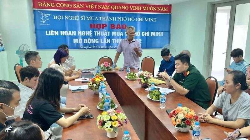 Quang cảnh buổi họp báo.