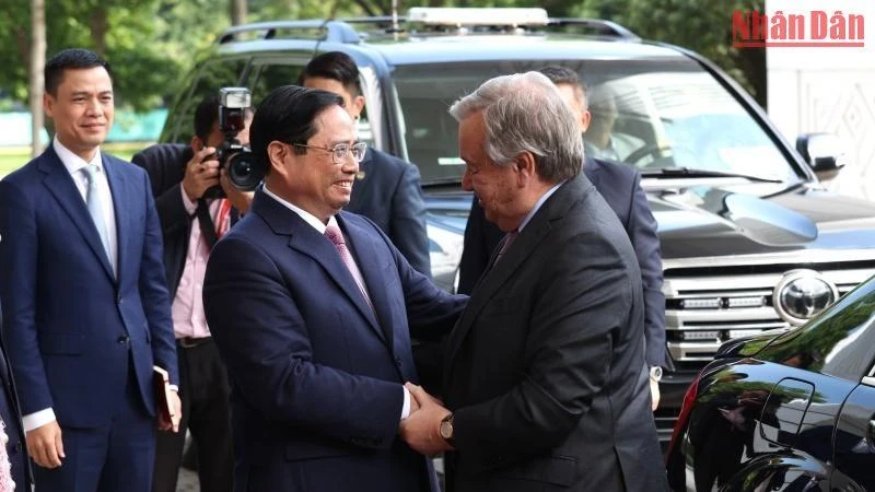 Thủ tướng Phạm Minh Chính đón Tổng Thư ký Liên hợp quốc António Guterres. (Ảnh: Trần Hải)