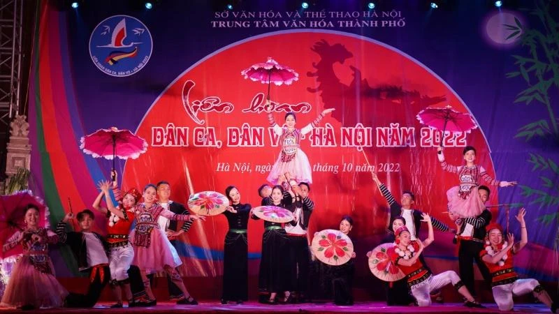 Liên hoan dân ca, dân vũ - Hà Nội năm 2022 đã tạo ra một đợt sinh hoạt văn hoá sôi động trong cộng đồng.