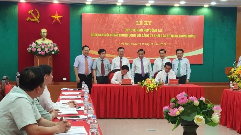 Ban Nội chính Trung ương và Đảng ủy Khối các cơ quan Trung ương tổ chức ký Quy chế phối hợp công tác.