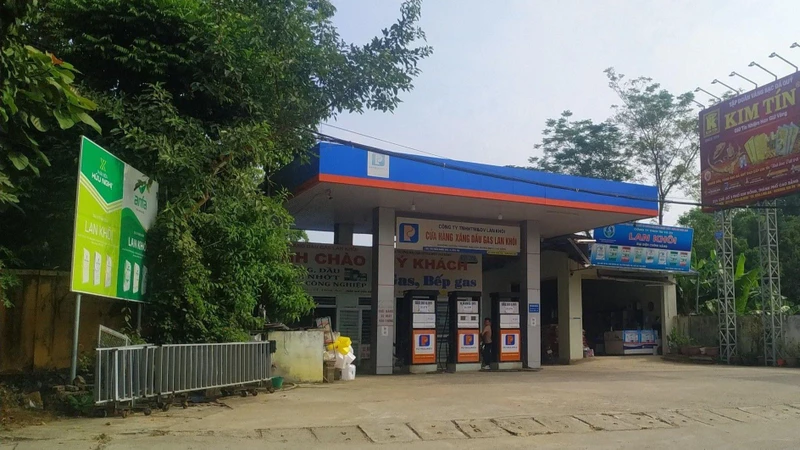 Cửa hàng xăng dầu tại thị trấn Nước Hai, huyện Hòa An, tỉnh Cao Bằng ngừng bán hàng.