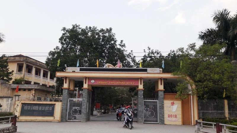 Trường THPT ở huyện Hoằng Hóa, tỉnh Thanh Hóa.