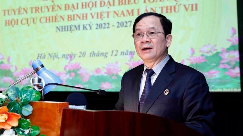Phó Chủ tịch Hội Cựu chiến binh Việt Nam Khuất Việt Dũng phát biểu tại buổi họp báo.