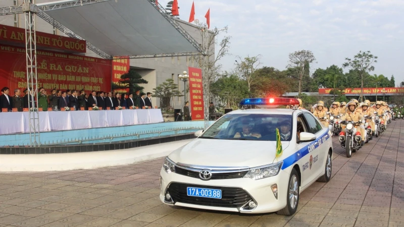 Lực lượng Cảnh sát giao thông diễu hành, biểu dương lực lượng tại Lễ ra quân vụ bảo vệ an ninh trật tự Tết Nguyên đán Quý Mão 2023.