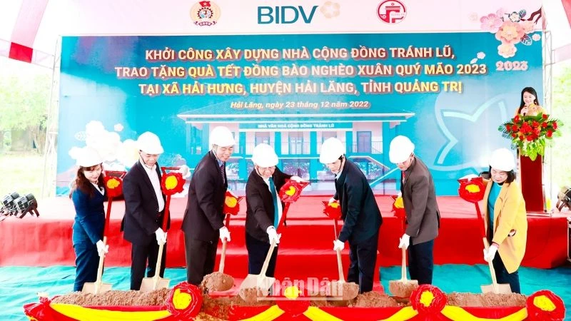 Chiều 23/12, BIDV khởi công nhà cộng đồng tránh lũ cho người dân xã Hải Hưng, huyện Hải Lăng, tỉnh Quảng Trị. 