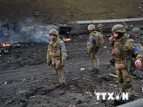 Binh sĩ Ukraine tại khu vực giao tranh ở thủ đô Kiev, ngày 26/2/2022. (Ảnh: AFP/TTXVN)