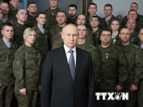 Tổng thống Nga Vladimir Putin trong bài phát biểu Thông điệp năm mới, tại trụ sở Quân khu miền nam của Nga, ở Rostov-on-Don ngày 31/12/2022. (Ảnh: AFP/TTXVN)