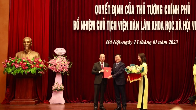 Công bố quyết định của Thủ tướng Chính phủ bổ nhiệm Chủ tịch Viện Hàn lâm Khoa học xã hội Việt Nam