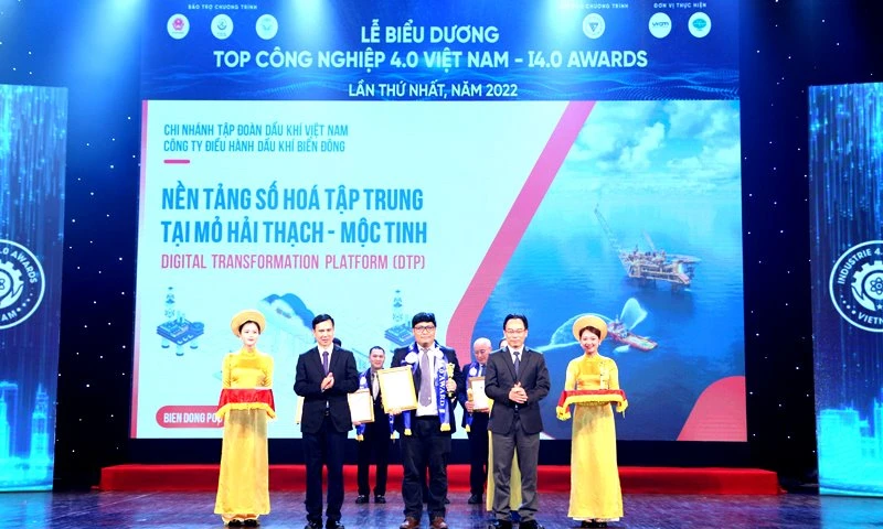 Lễ trao giải thưởng “Top công nghiệp 4.0 Việt Nam - I4.0 Awards” lần thứ nhất, năm 2022.