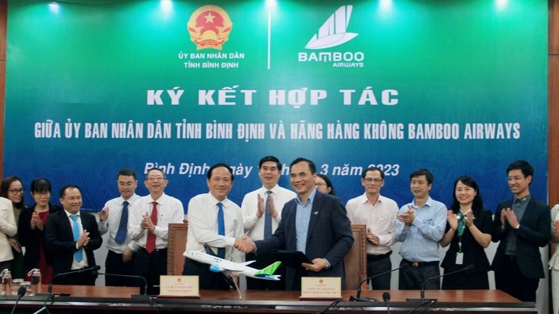 Bamboo Airways và Bình Định hợp tác xúc tiến du lịch.