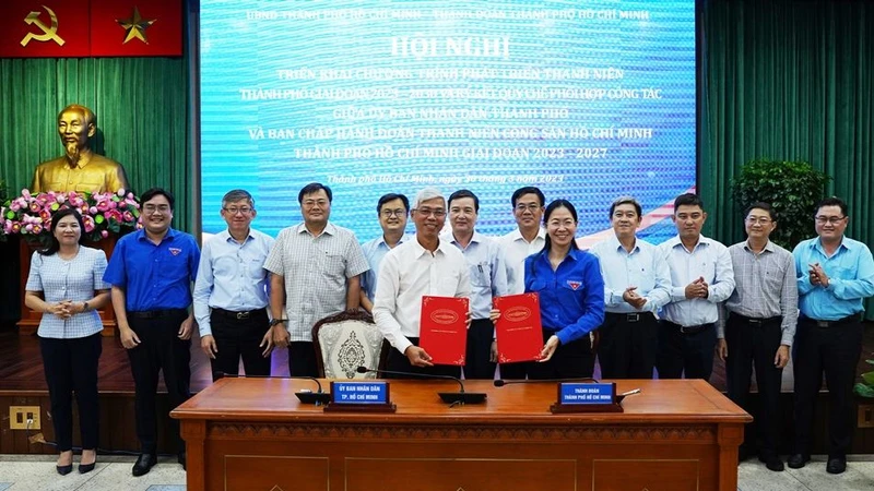 Đại diện Ủy ban nhân dân Thành phố Hồ Chí Minh và Thành đoàn thành phố ký kết phối hợp công tác giai đoạn 2023-2027.