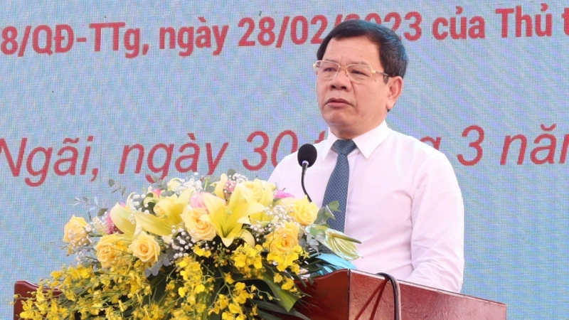 Chủ tịch Ủy ban nhân dân tỉnh Quảng Ngãi Đặng Văn Minh phát biểu tại lễ công bố.
