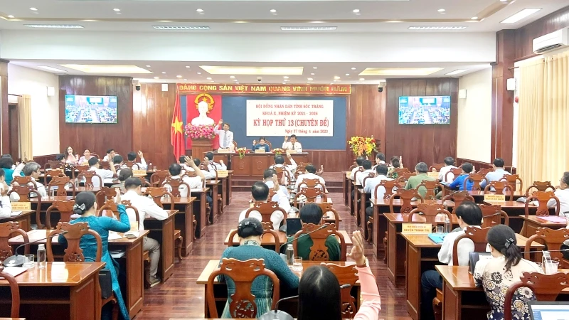 Hội đồng nhân dân tỉnh biểu quyết thông qua Nghị quyết Quy hoạch tỉnh Sóc Trăng.