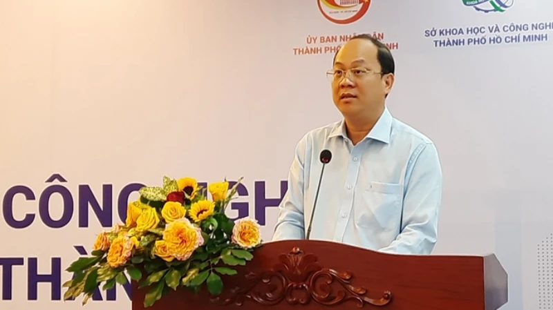 Đồng chí Nguyễn Hồ Hải, Phó Bí thư Thành ủy Thành phố Hồ Chí Minh phát biểu tại hội thảo.