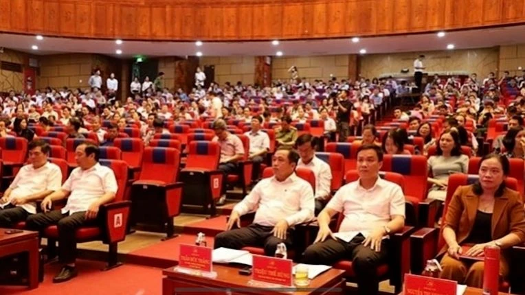 Cán bộ chủ chốt tỉnh Hải Dương dự Hội nghị trực tuyến.
