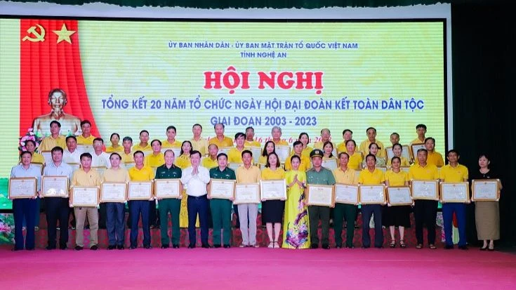 Chủ tịch UBND tỉnh Nghệ An tặng Bằng khen của cho 93 tập thể đã có thành tích xuất sắc trong tổ chức thực hiện Ngày hội "Đại đoàn kết toàn dân tộc" giai đoạn 2003-2023.