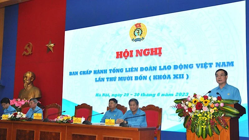 Chủ tịch Tổng Liên đoàn Lao động Việt Nam phát biểu tại Hội nghị Ban Chấp hành lần thứ 14, khóa XII.