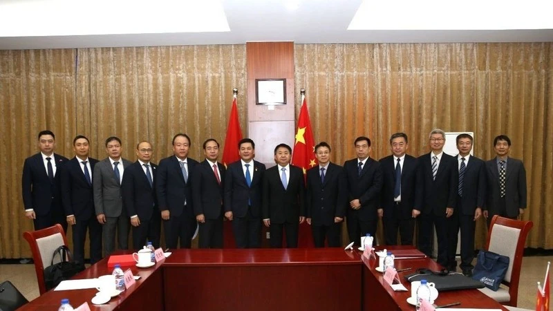 Bộ trưởng Công thương Nguyễn Hồng Diên hội đàm song phương với Tổng Cục trưởng Tổng cục Quản lý giám sát thị trường quốc gia Trung Quốc La Văn.